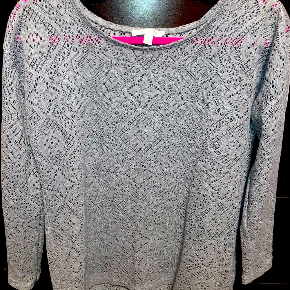 WOMENS  TOP SIZE SMALL LIKE NEW